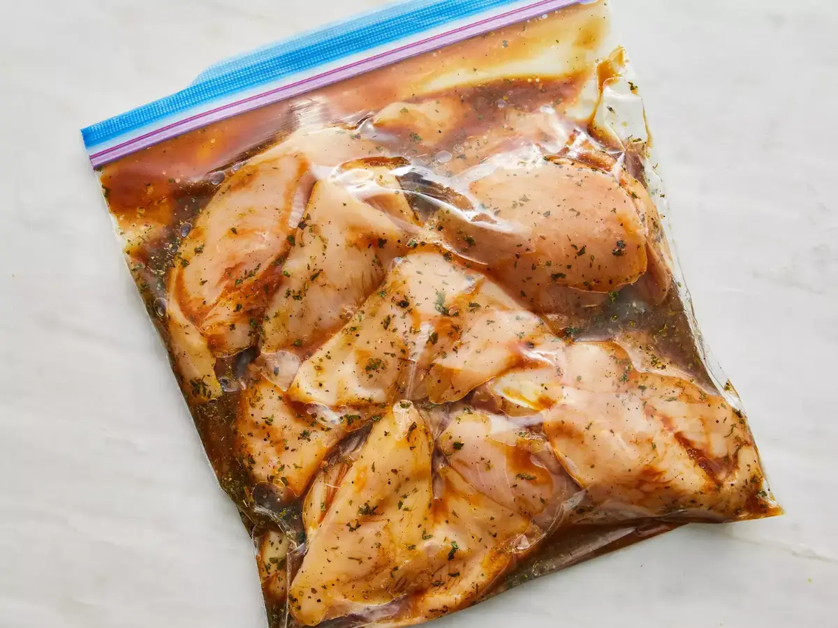 Marinade pour poulet grillé – étape 3 : mariner le poulet en sac