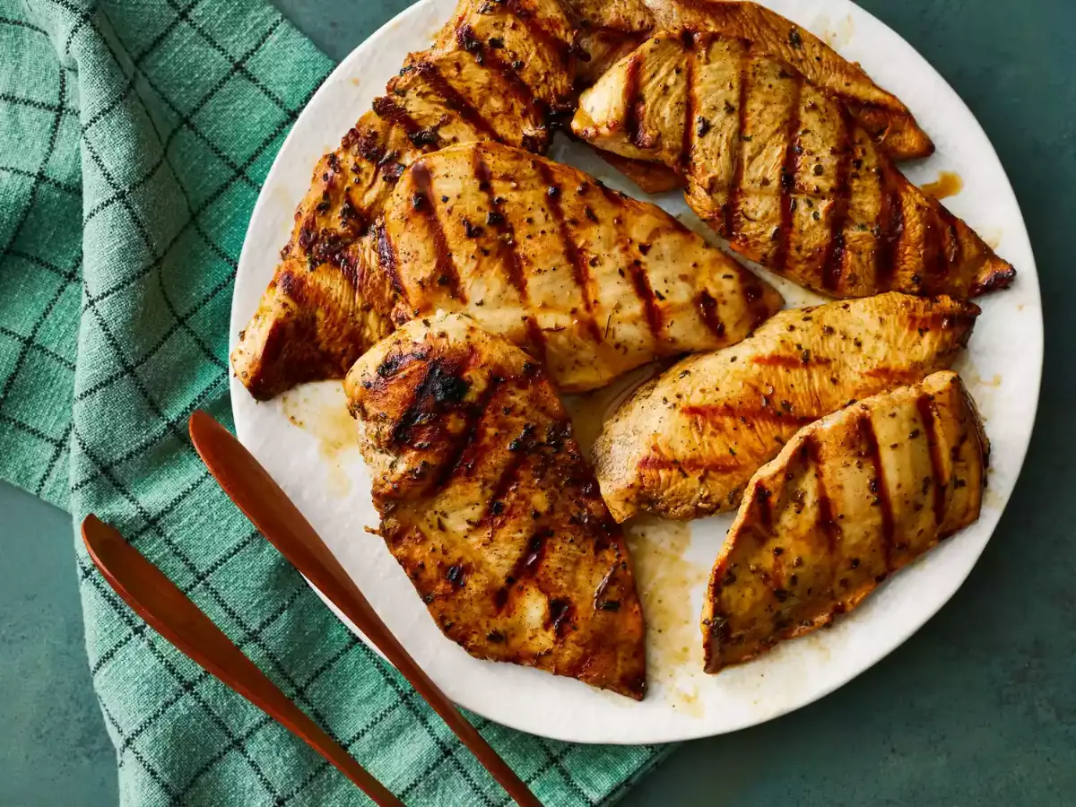 Marinade pour poulet grillé – dressage et service