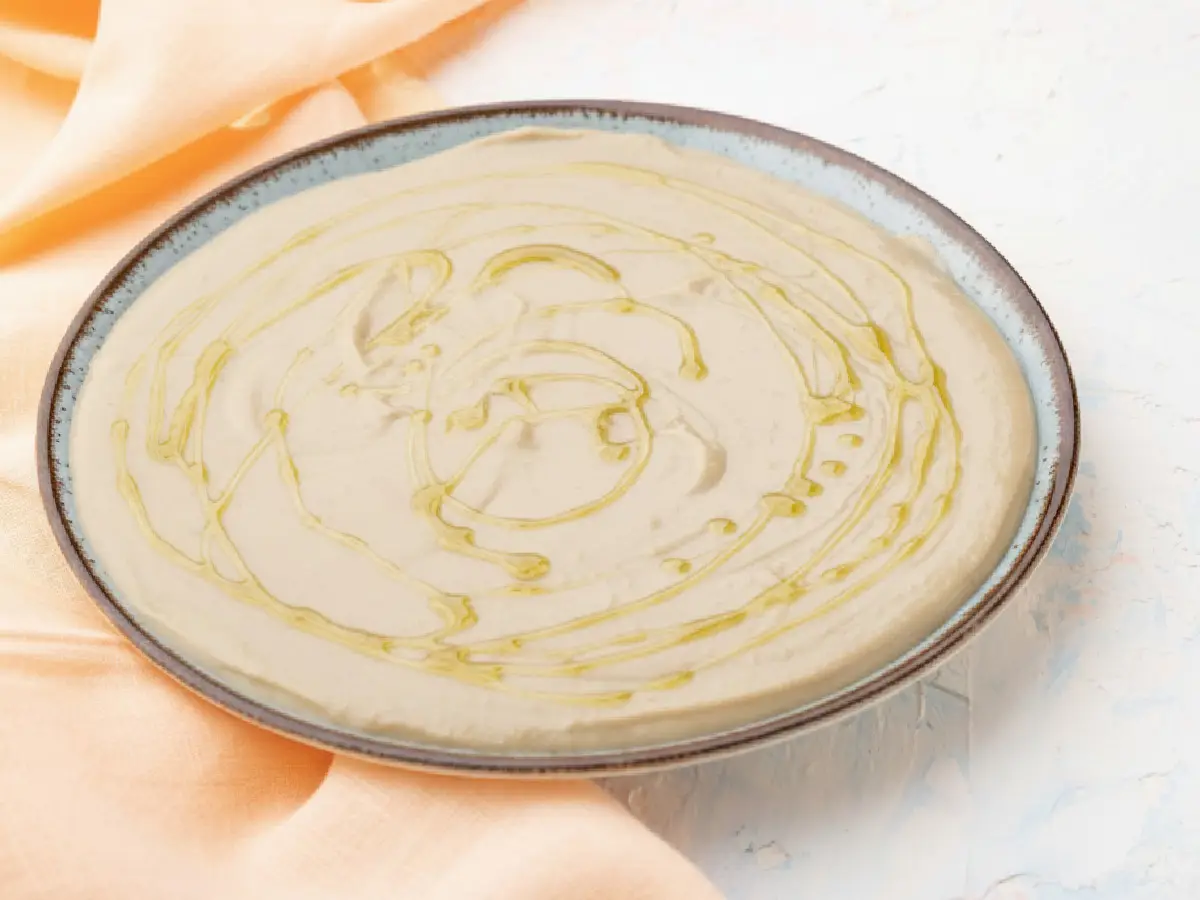 bissara – purée de pois cassés verts, huile d’olive et paprika