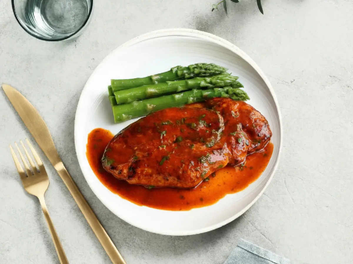 Poulet au berberé à la poêle, sauce coco–citron vert