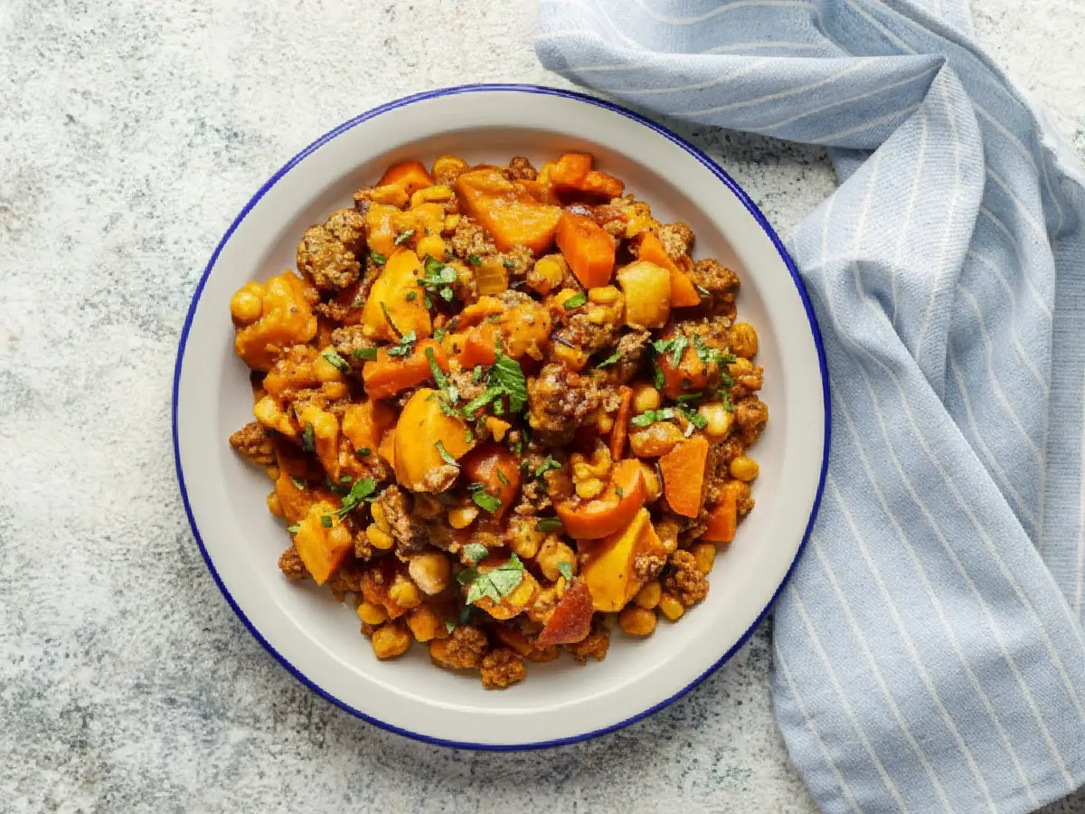 ragoût marocain d’agneau – pois chiches, lentilles, patates douces et abricots