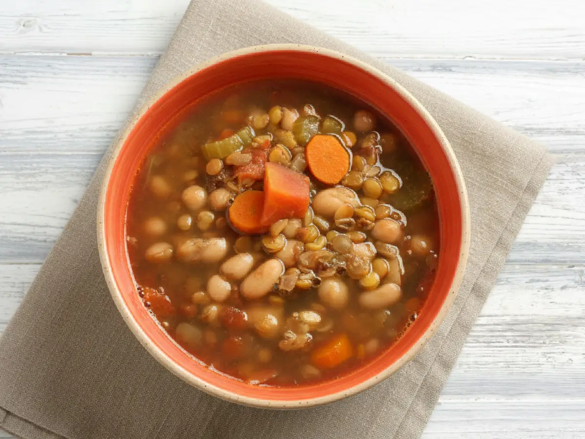 soupe de lentilles marocaine – pois chiches, cannellini & cardamome