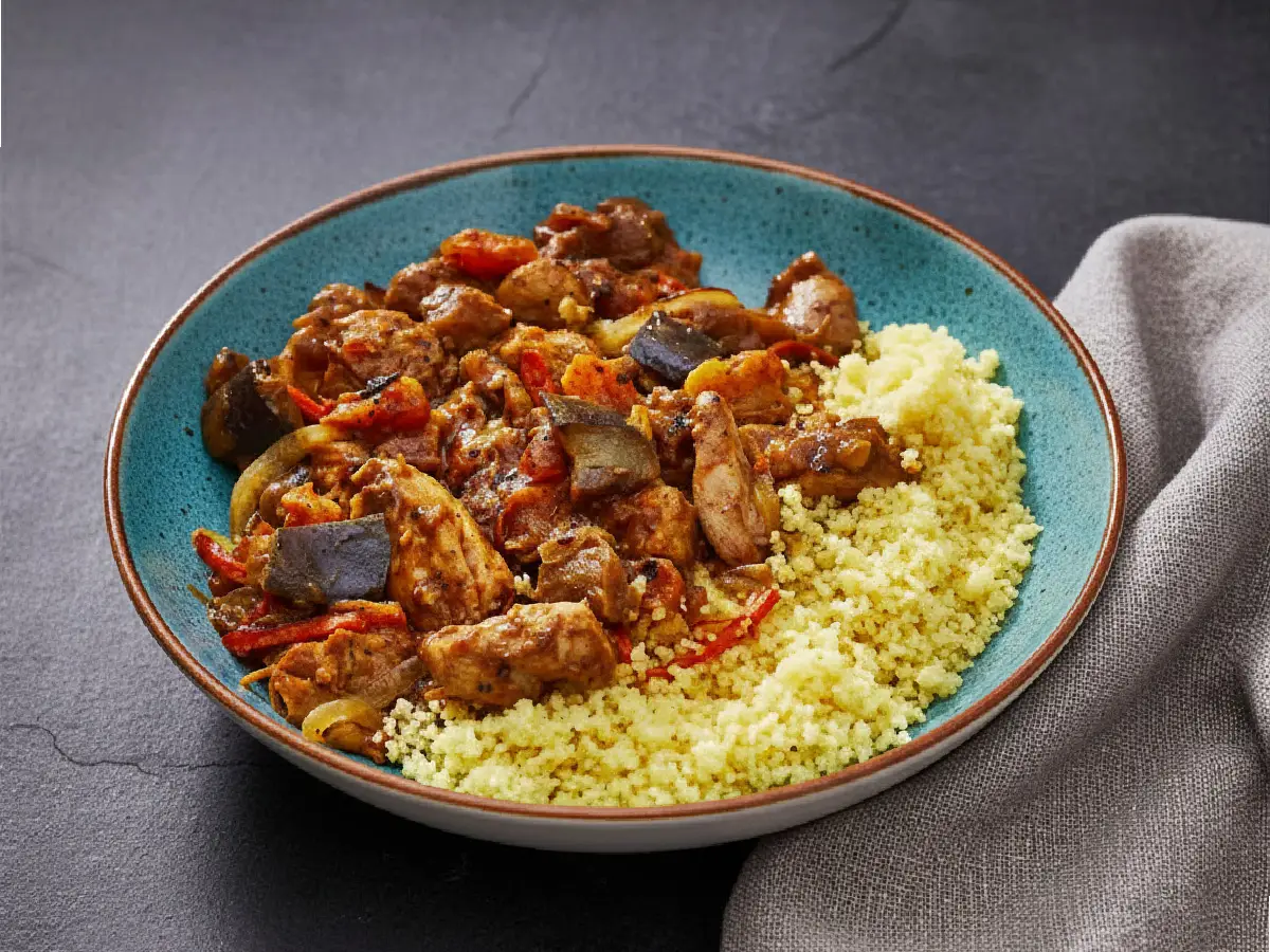 tajine de poulet à la mijoteuse avec couscous, cranberries et abricots