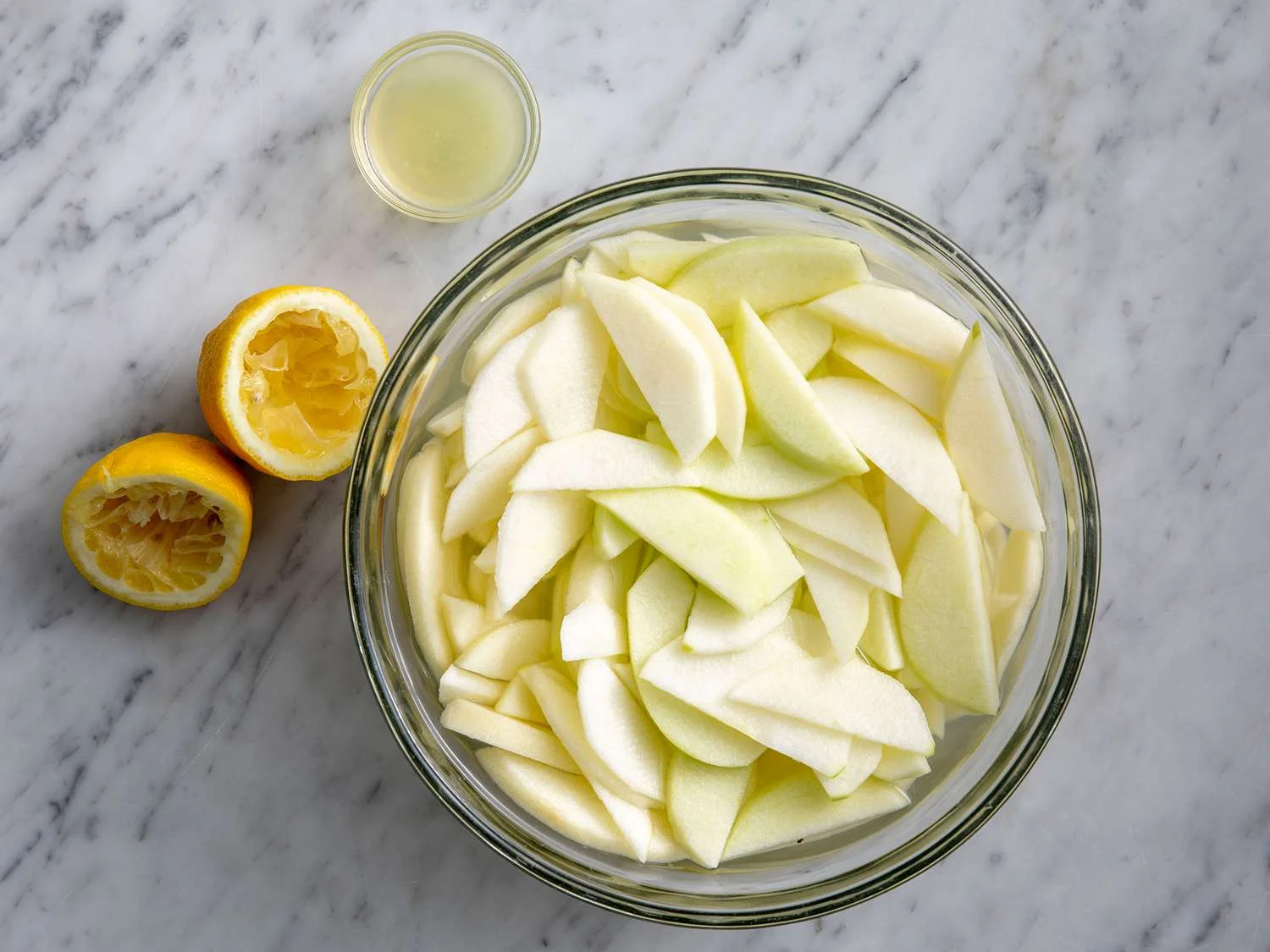 Combine 4 cups water, lemon juice, and apples in a large bowl.